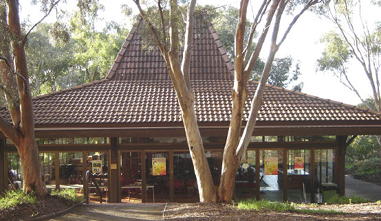 Diplomasi pendopo dan gamelan sekar laras